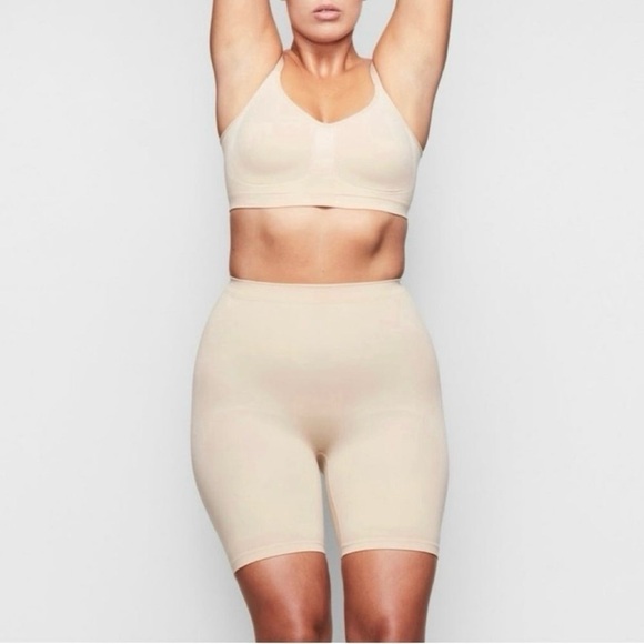 SKIMS Sculpt Short Mid Thigh W/ Open Gusset in Clay - Picture 5 of 6